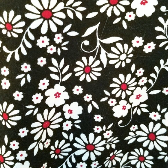 Willow Brooks Scrub Top Black Floral Size M - Picture 4 of 9